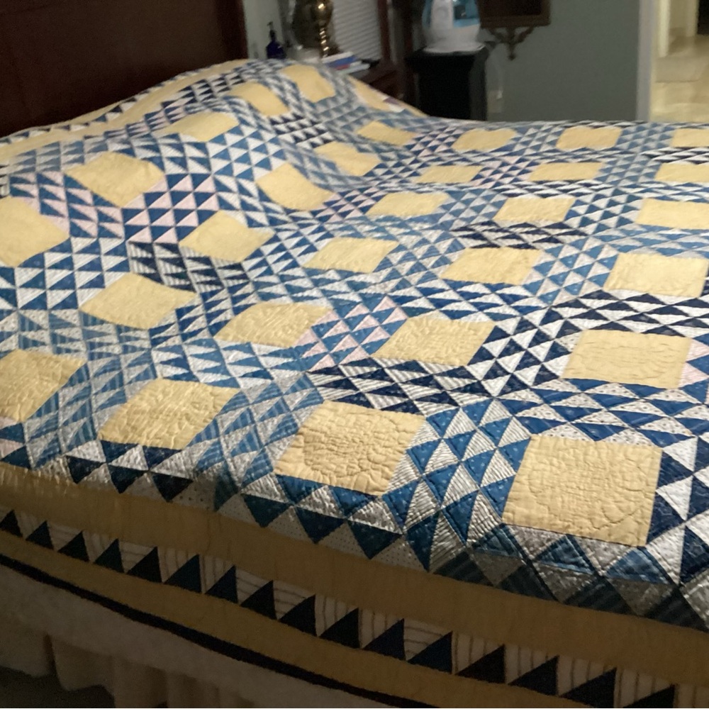 Blue and Cream Geometric Quilt Bedding - Picture 5 of 16